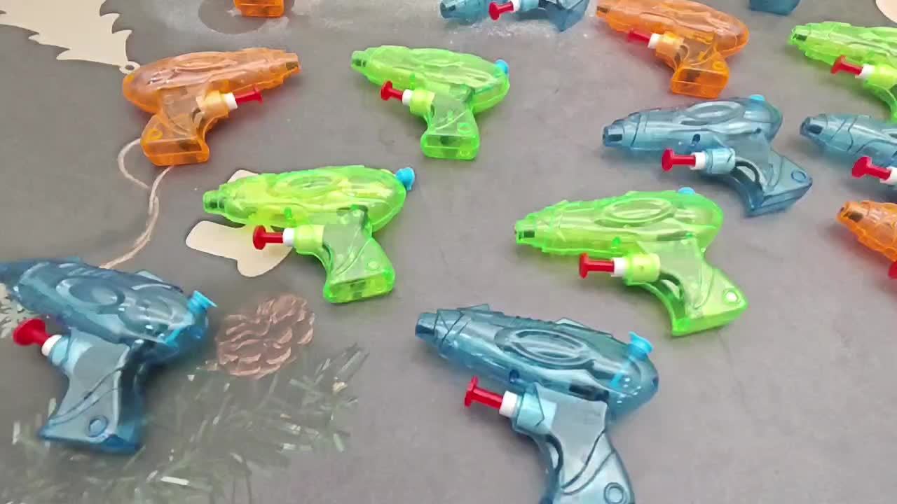 Pistolets à eau 10\u002F20\u002F30 pièces - Jouets manuels en plastique coloré pour jeux extérieurs, plage, piscine, fêtes d'été, récompenses en classe et petits cadeaux - Lot de faveurs de fête (styles aléatoires)