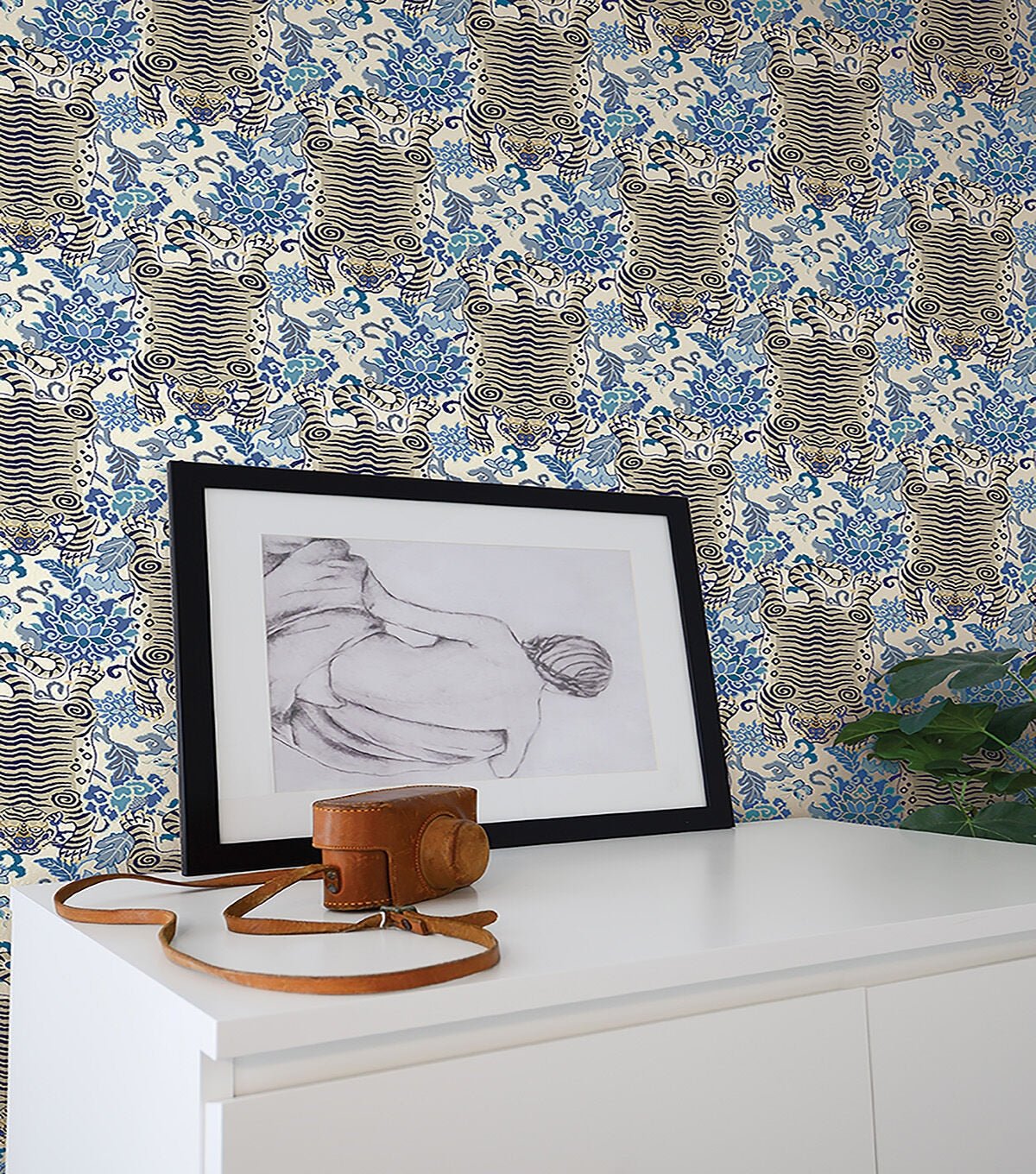 Surface Style Tiger Eye - Blue Moon Wallpaper